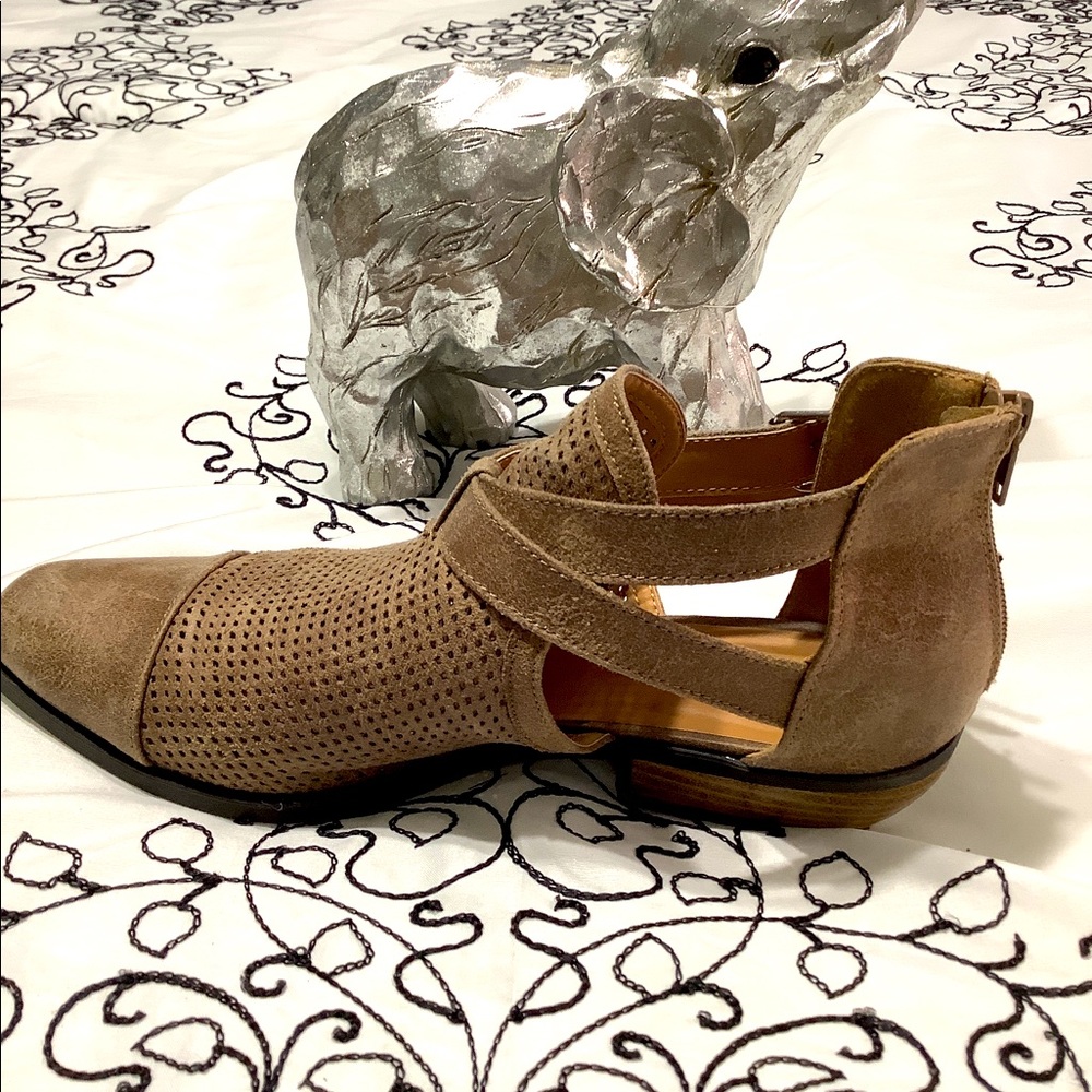 TAN ANKLE BOOTS